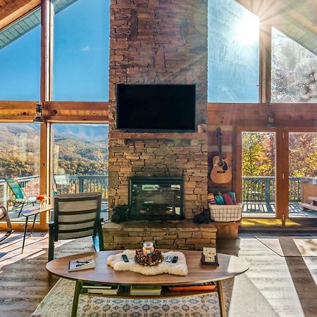Barenberg Cabin - Secluded Unobstructed Panoramic Smoky Mountains View With Two Master Suites, Loft Game Room, And Hot Tub Gatlinburg Buitenkant foto