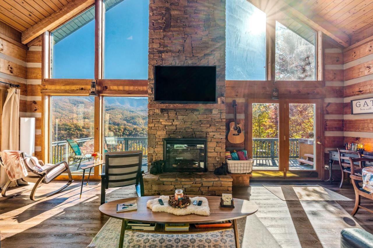 Barenberg Cabin - Secluded Unobstructed Panoramic Smoky Mountains View With Two Master Suites, Loft Game Room, And Hot Tub Gatlinburg Buitenkant foto