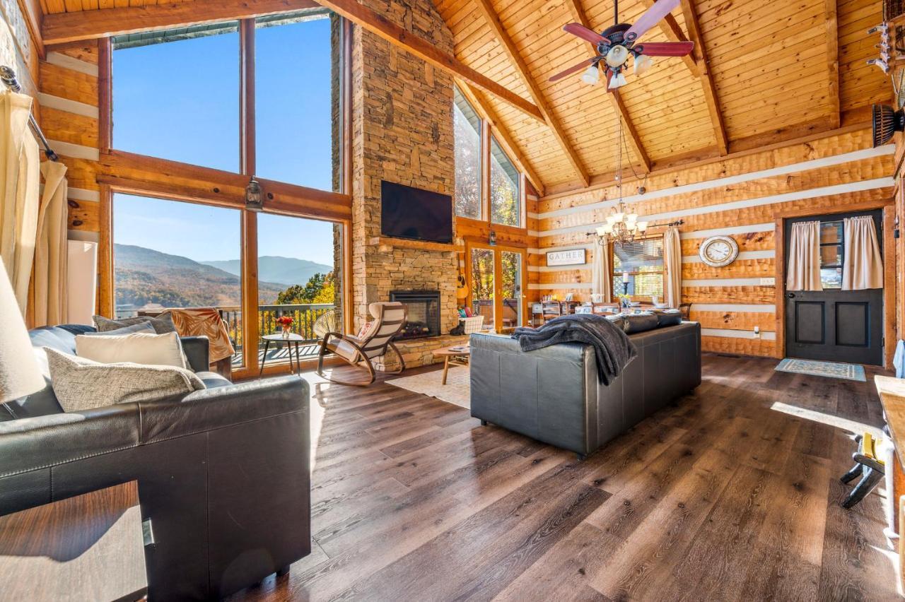 Barenberg Cabin - Secluded Unobstructed Panoramic Smoky Mountains View With Two Master Suites, Loft Game Room, And Hot Tub Gatlinburg Buitenkant foto