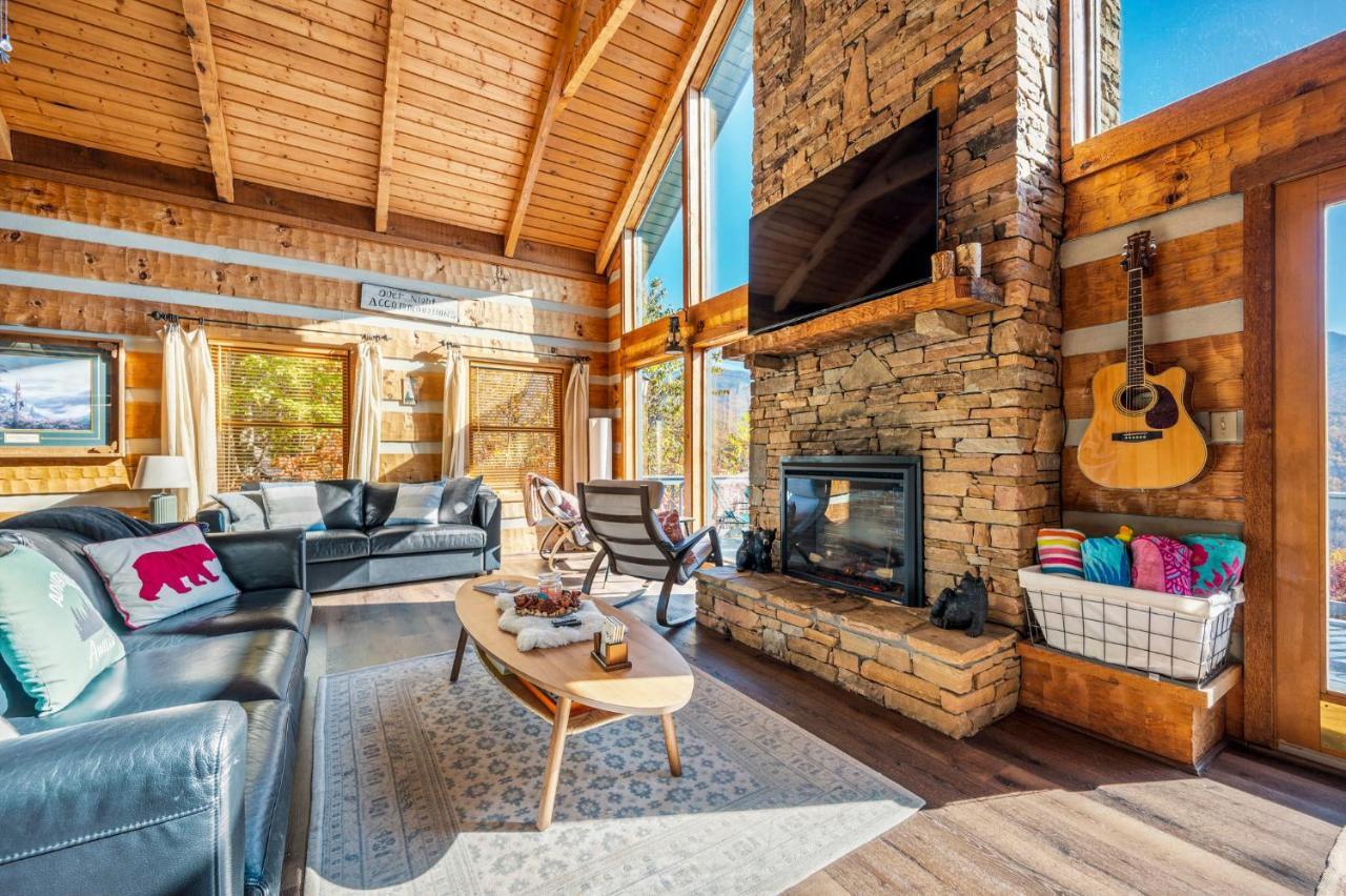 Barenberg Cabin - Secluded Unobstructed Panoramic Smoky Mountains View With Two Master Suites, Loft Game Room, And Hot Tub Gatlinburg Buitenkant foto