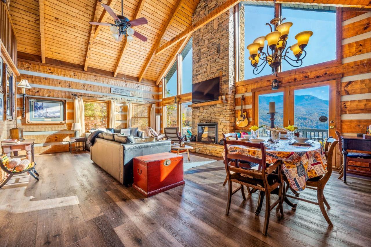 Barenberg Cabin - Secluded Unobstructed Panoramic Smoky Mountains View With Two Master Suites, Loft Game Room, And Hot Tub Gatlinburg Buitenkant foto