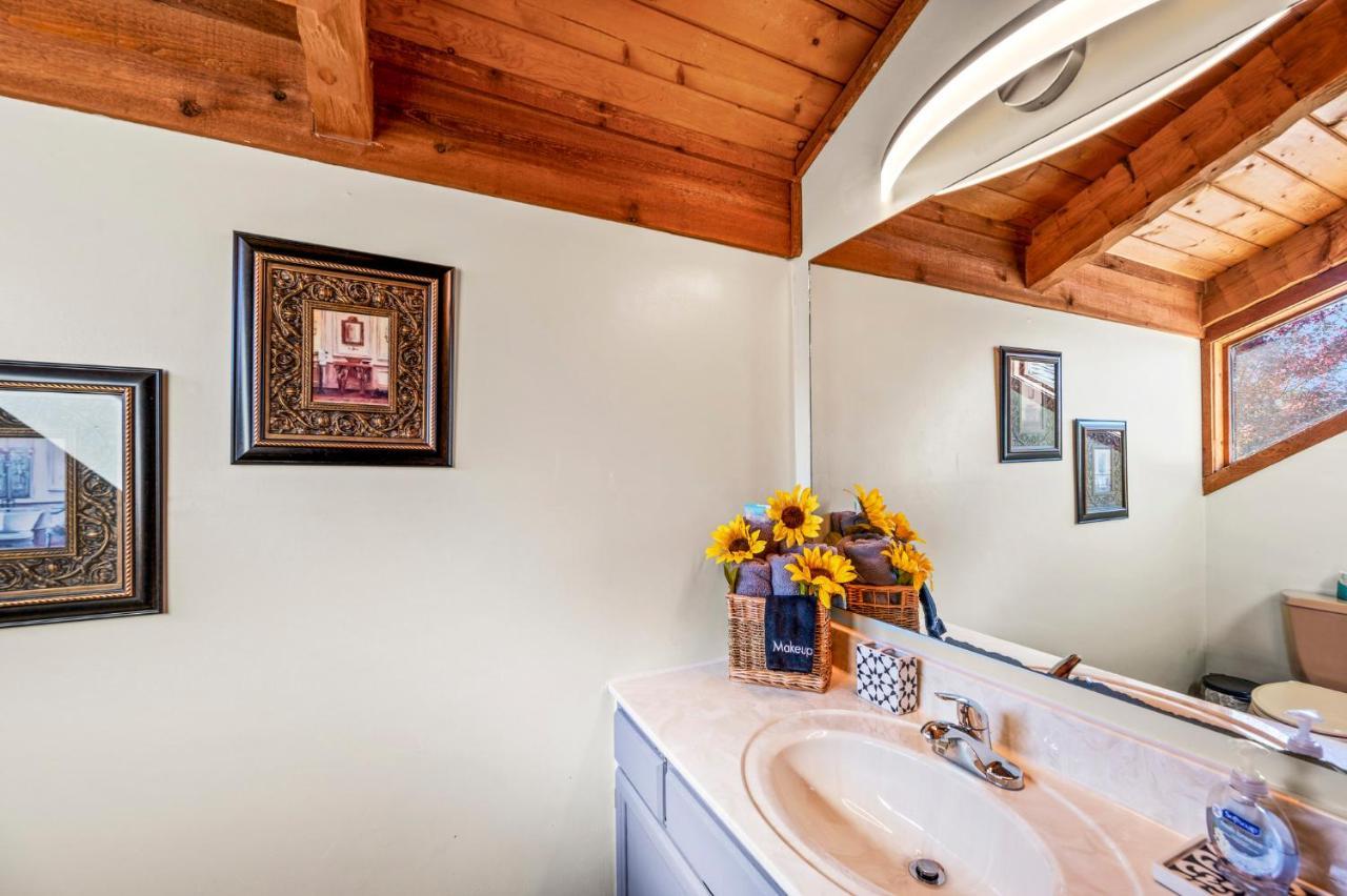 Barenberg Cabin - Secluded Unobstructed Panoramic Smoky Mountains View With Two Master Suites, Loft Game Room, And Hot Tub Gatlinburg Buitenkant foto