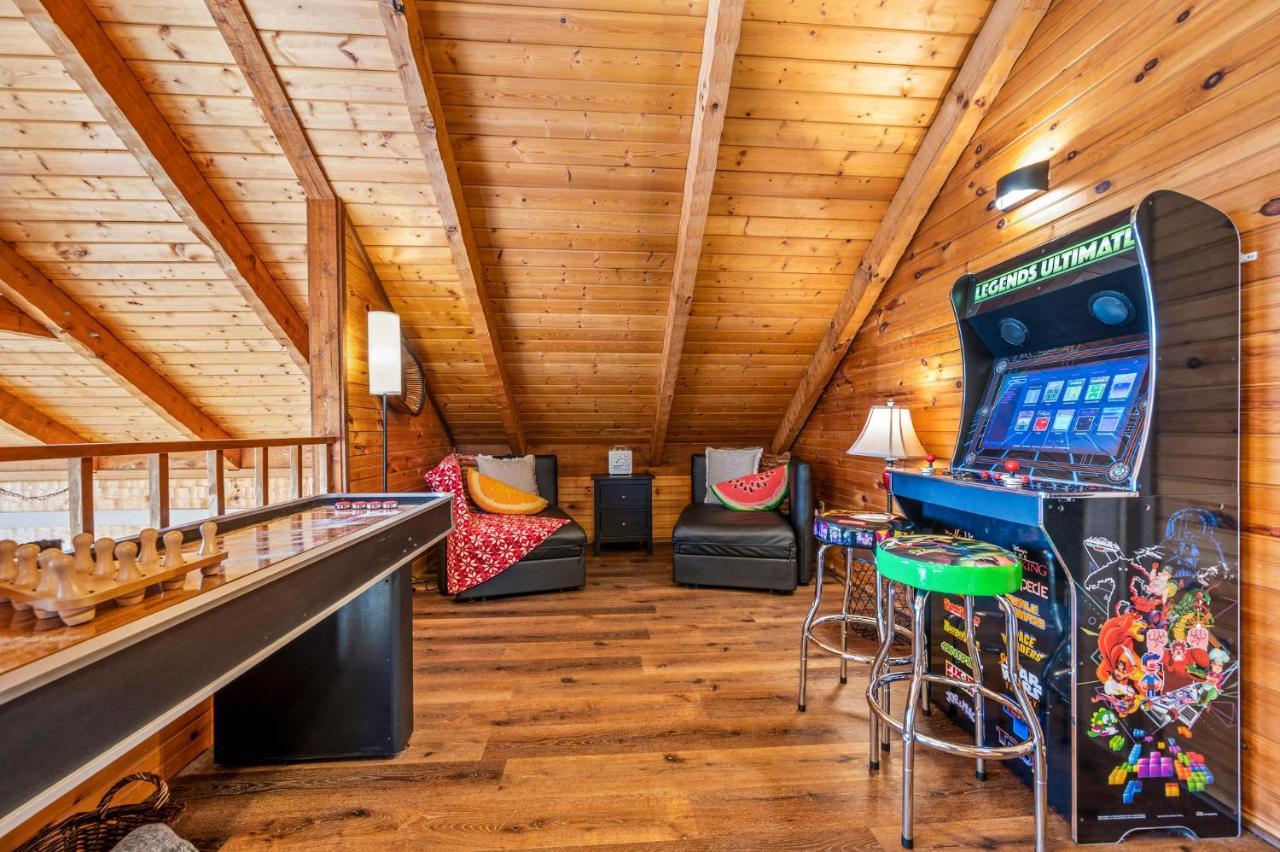 Barenberg Cabin - Secluded Unobstructed Panoramic Smoky Mountains View With Two Master Suites, Loft Game Room, And Hot Tub Gatlinburg Buitenkant foto