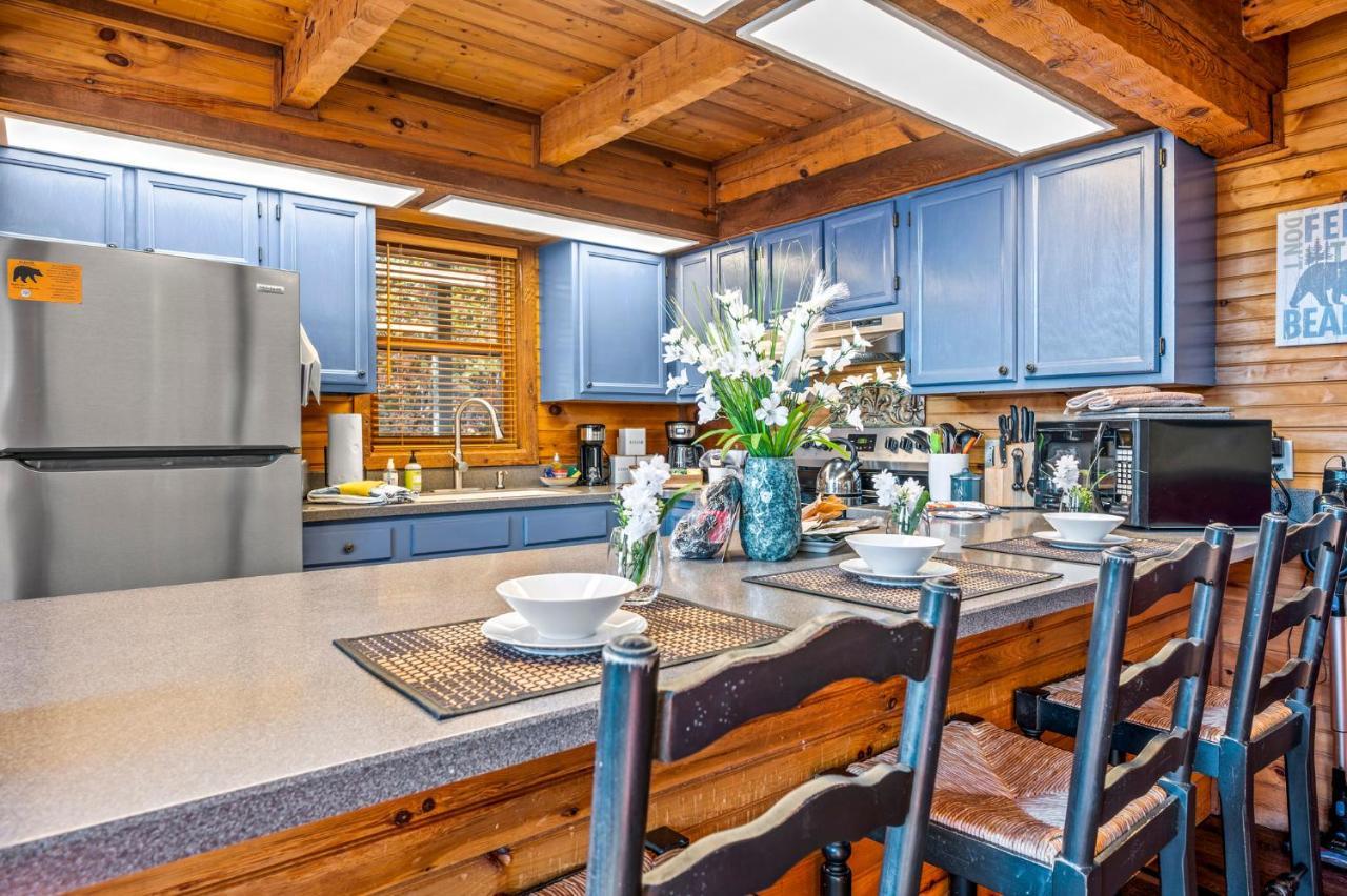 Barenberg Cabin - Secluded Unobstructed Panoramic Smoky Mountains View With Two Master Suites, Loft Game Room, And Hot Tub Gatlinburg Buitenkant foto