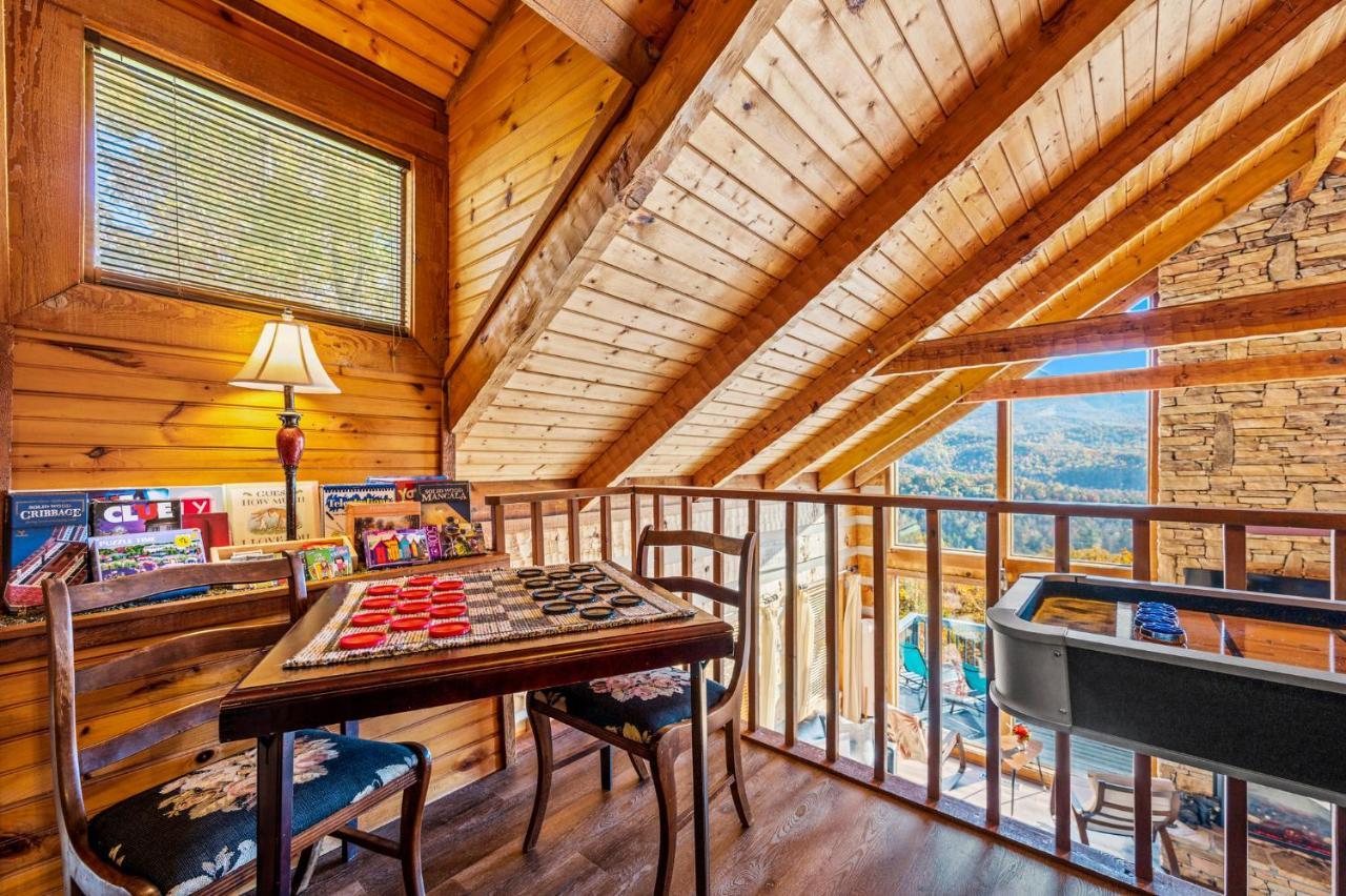 Barenberg Cabin - Secluded Unobstructed Panoramic Smoky Mountains View With Two Master Suites, Loft Game Room, And Hot Tub Gatlinburg Buitenkant foto