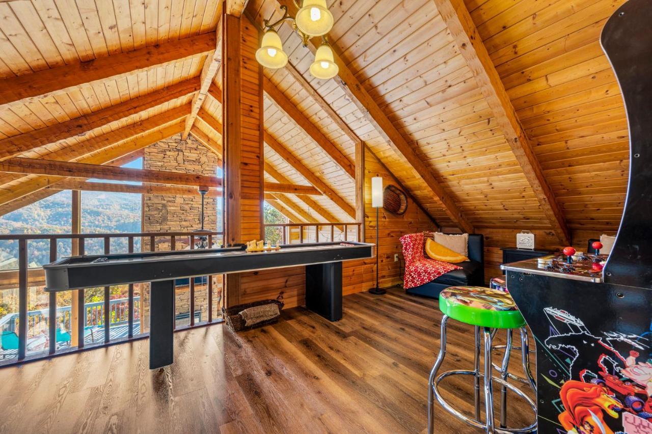 Barenberg Cabin - Secluded Unobstructed Panoramic Smoky Mountains View With Two Master Suites, Loft Game Room, And Hot Tub Gatlinburg Buitenkant foto