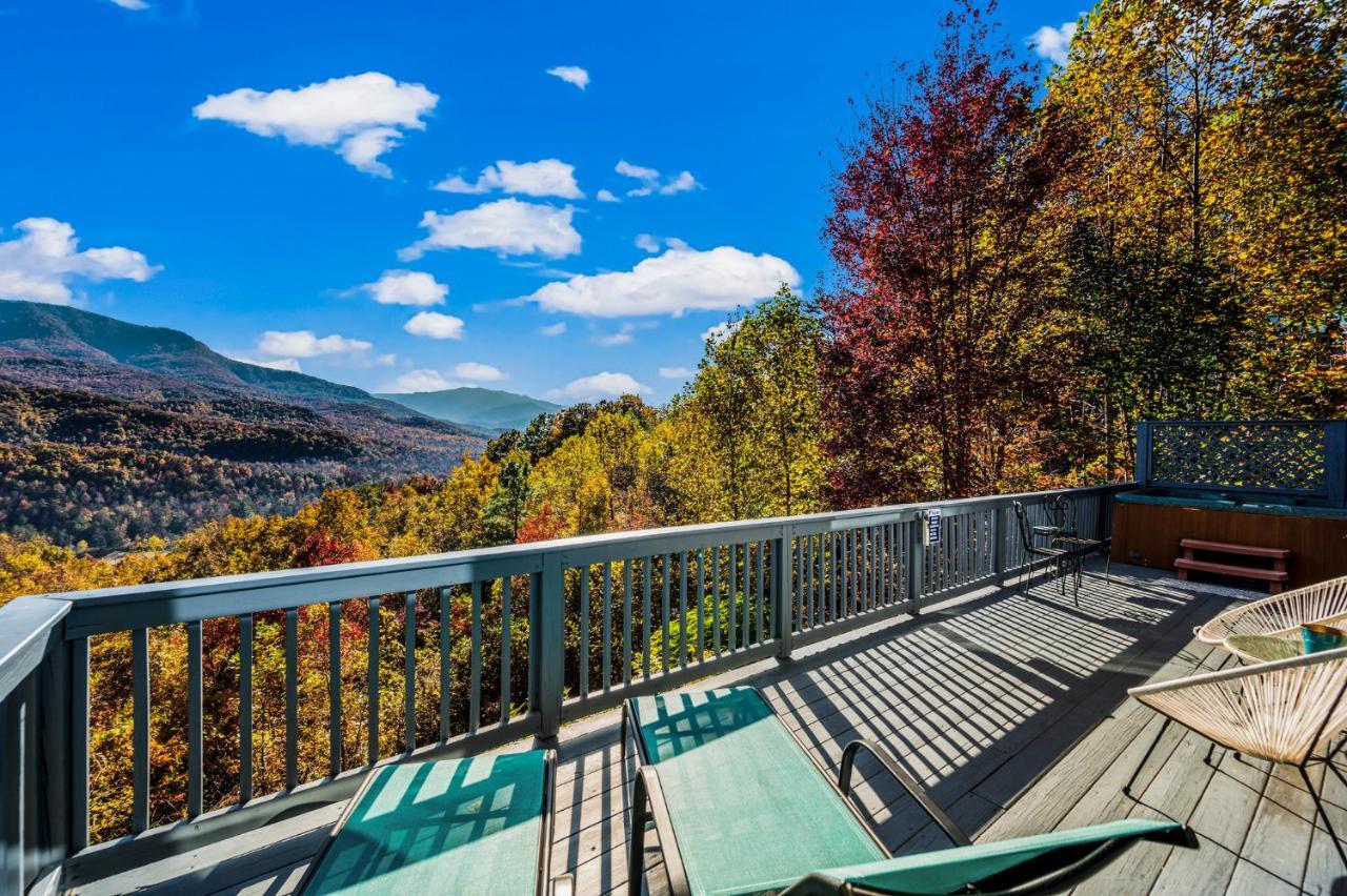 Barenberg Cabin - Secluded Unobstructed Panoramic Smoky Mountains View With Two Master Suites, Loft Game Room, And Hot Tub Gatlinburg Buitenkant foto