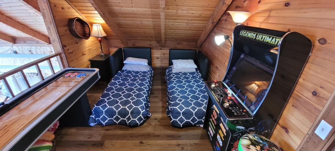 Barenberg Cabin - Secluded Unobstructed Panoramic Smoky Mountains View With Two Master Suites, Loft Game Room, And Hot Tub Gatlinburg Buitenkant foto