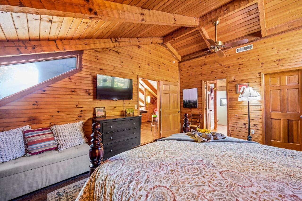 Barenberg Cabin - Secluded Unobstructed Panoramic Smoky Mountains View With Two Master Suites, Loft Game Room, And Hot Tub Gatlinburg Buitenkant foto
