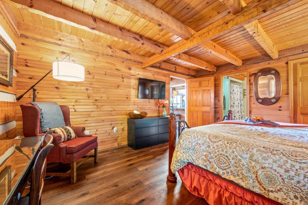Barenberg Cabin - Secluded Unobstructed Panoramic Smoky Mountains View With Two Master Suites, Loft Game Room, And Hot Tub Gatlinburg Buitenkant foto